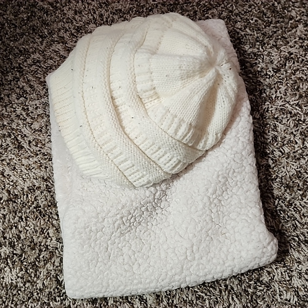 Sift fury lined hat and neck warmer